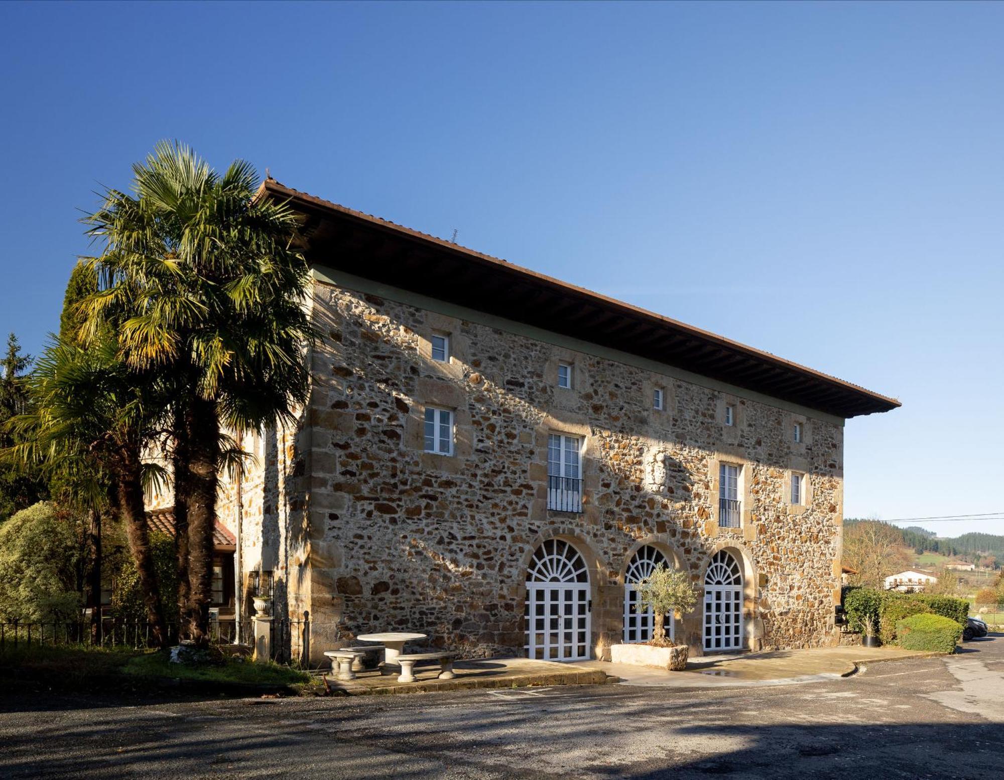 Etxeaundi Hotel Boutique Onate Exterior photo